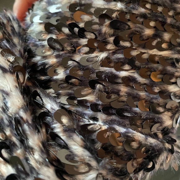 Faux fur and sequin (black) short sleeved shirt - Picture 2 of 2